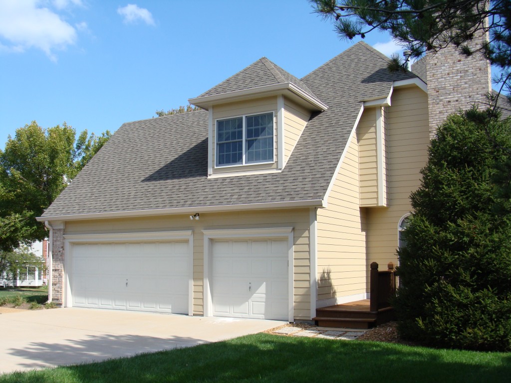Crown Moulding on Garage STL Siding Pros